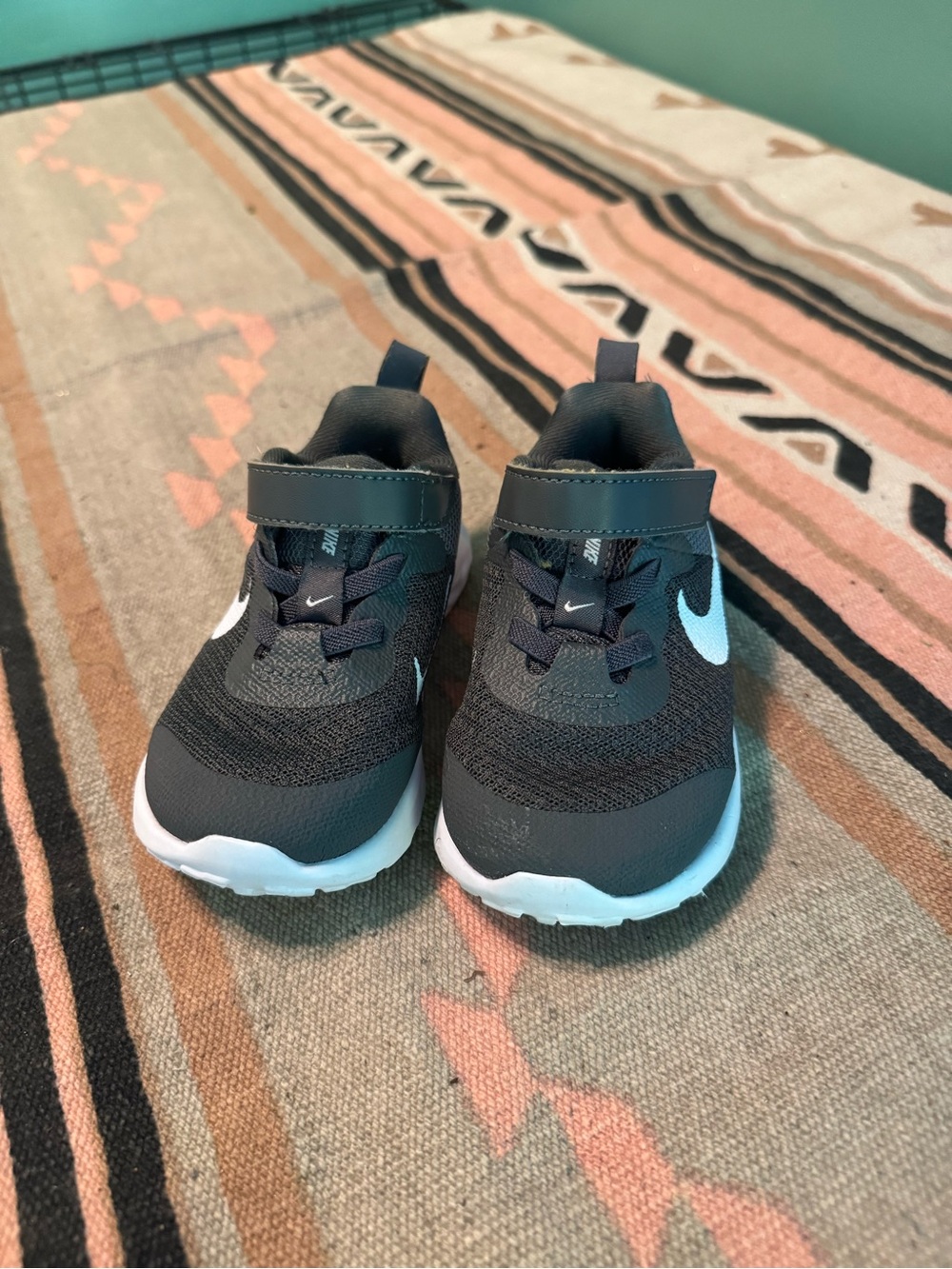 Nike Toddler Gray and White Lightweight Running Sneakers